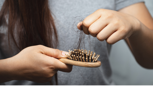 Cuir chevelu qui gratte et chute de cheveux : causes et solutions naturelles qui fonctionnent vraiment